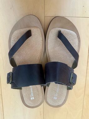 El Naturalista dark brown Leather Buckle Slide Sandals. Size 37